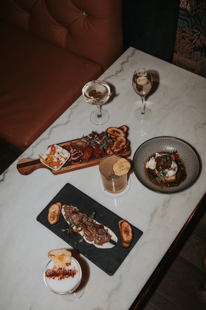 Alibi Lounge - Cocktails & Cuisine