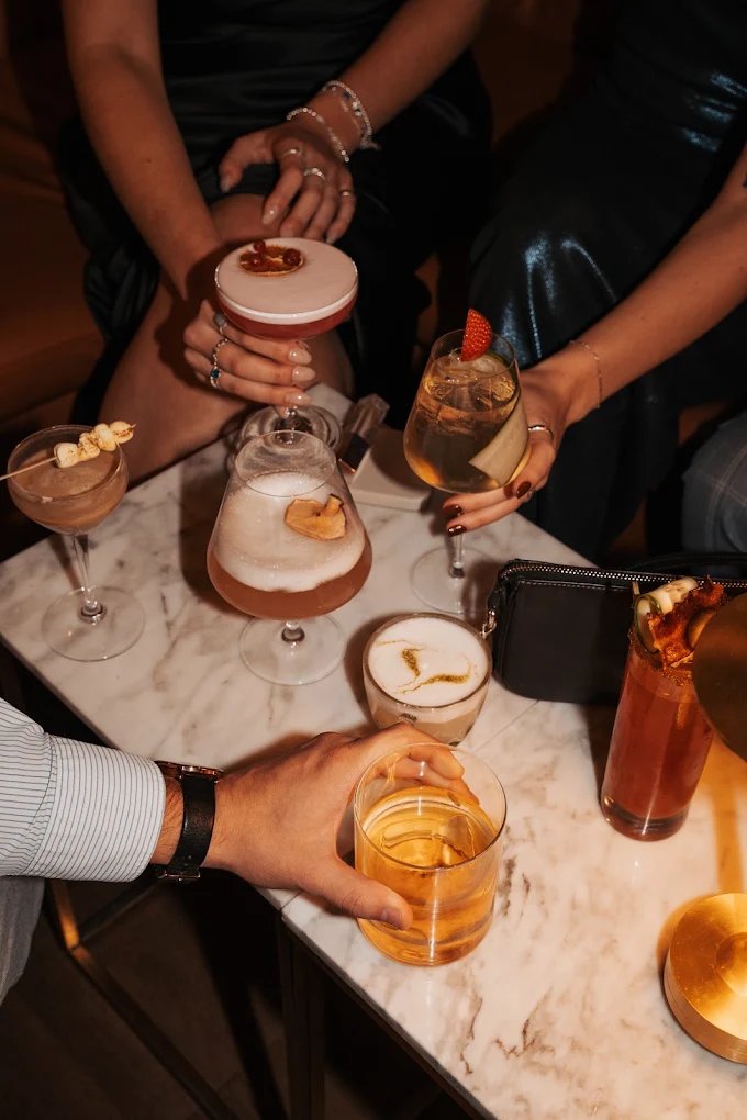 Alibi Lounge - Cocktails & Cuisine